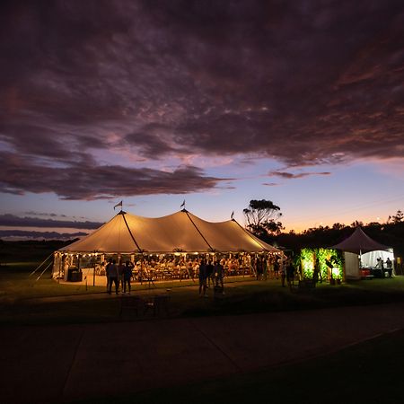 Pullman Magenta Shores Resort Entrance Kültér fotó The tent at the 2011 Australian Open