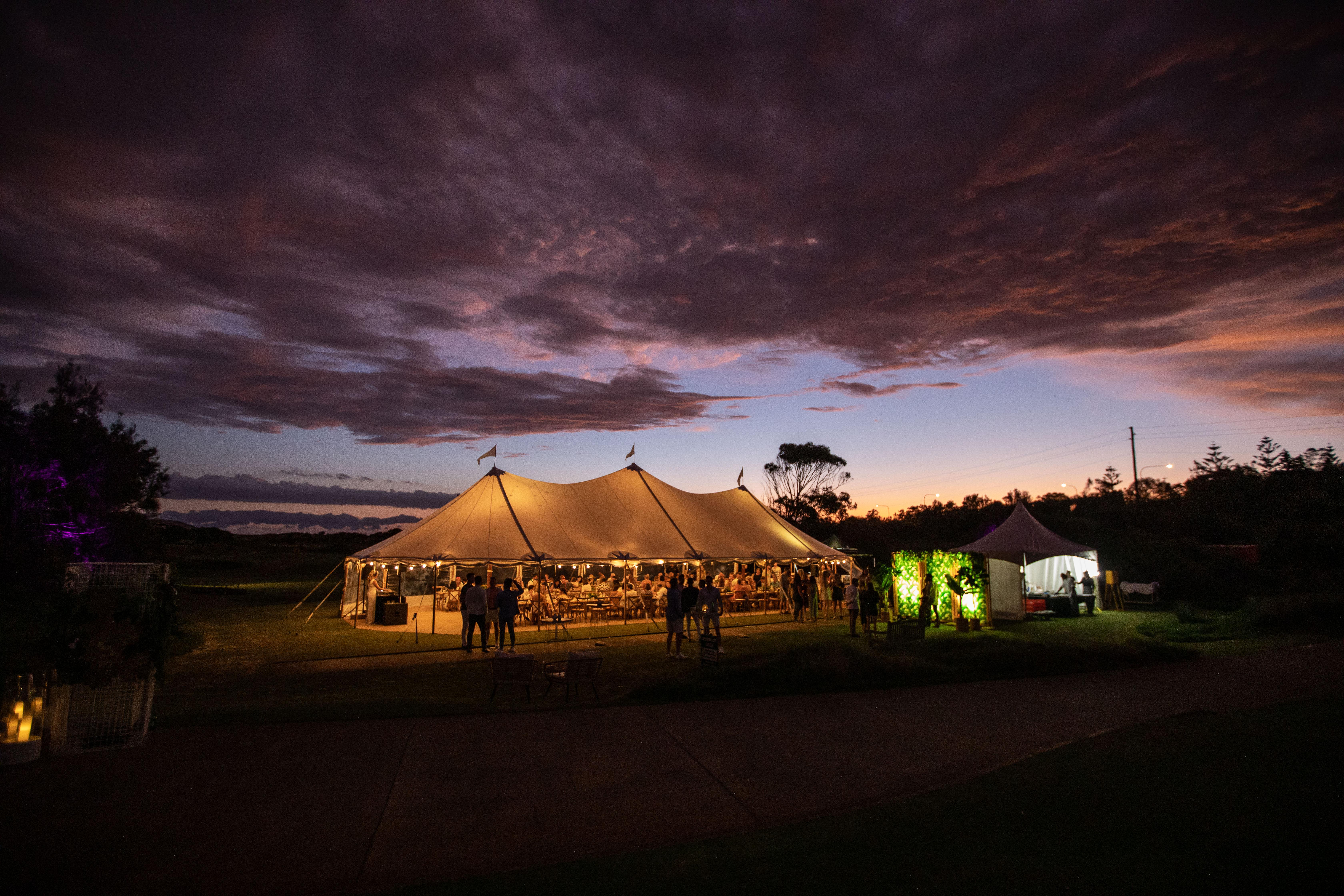 Pullman Magenta Shores Resort Entrance Kültér fotó The tent at the 2011 Australian Open