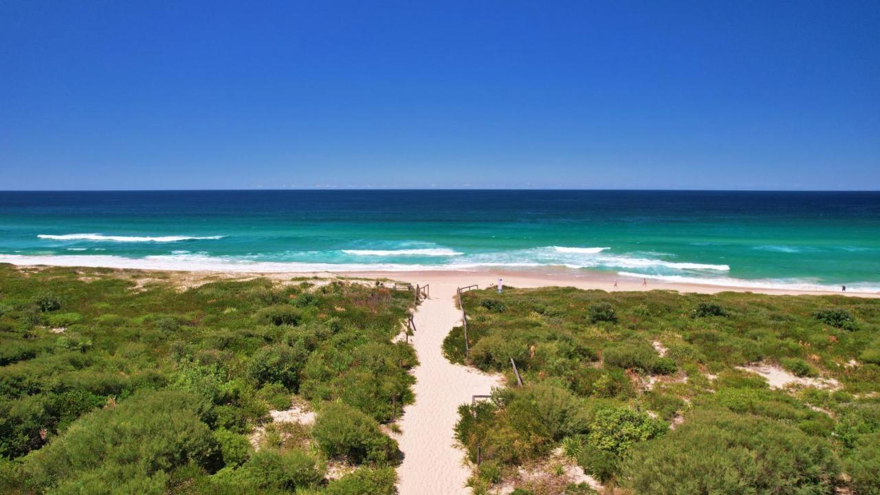 Pullman Magenta Shores Resort Entrance Kültér fotó View of the beach from the lighthouse