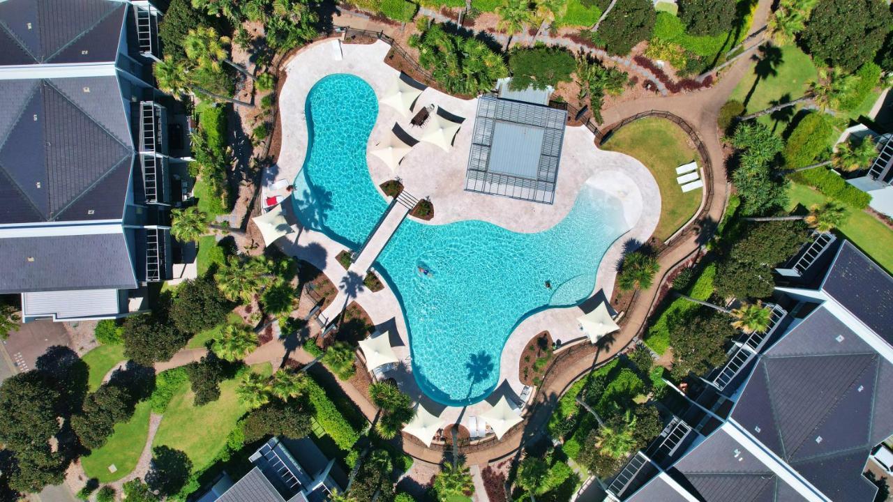 Pullman Magenta Shores Resort Entrance Kültér fotó Aerial view of the pool at the 2018 Commonwealth Games