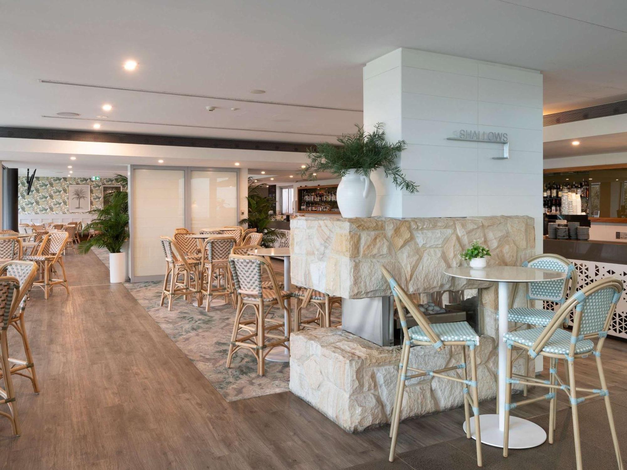 Pullman Magenta Shores Resort Entrance Kültér fotó The Club at Sydney Airport