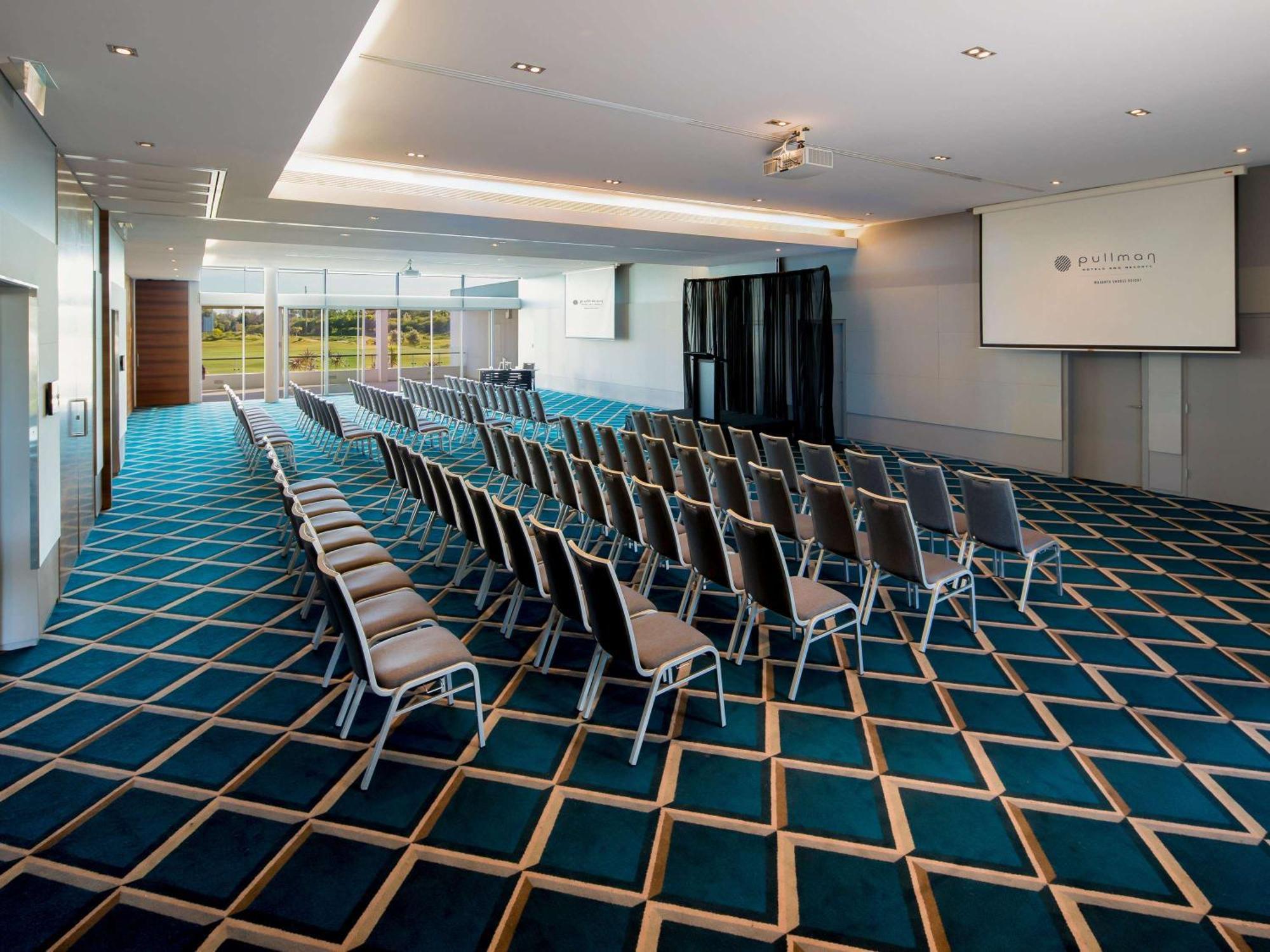 Pullman Magenta Shores Resort Entrance Kültér fotó The Auditorium