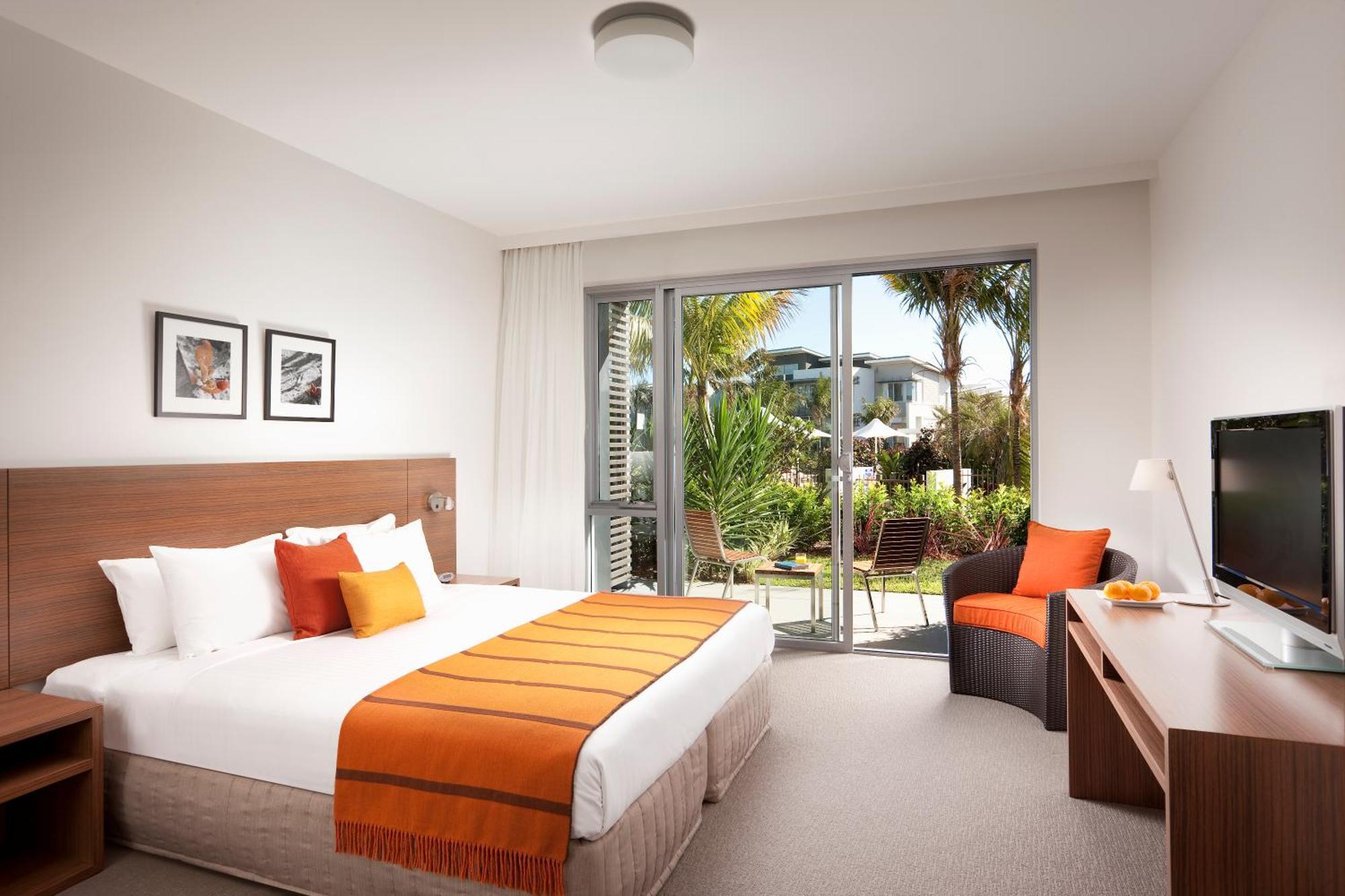 Pullman Magenta Shores Resort Entrance Kültér fotó A room at the Mantra on Saltwater Island